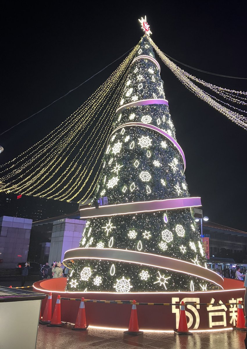 rielauhk's tweet photo. 台北のクリスマスツリー🎄

#台北　#クリスマス https://t.co/xZnq4xjyjM