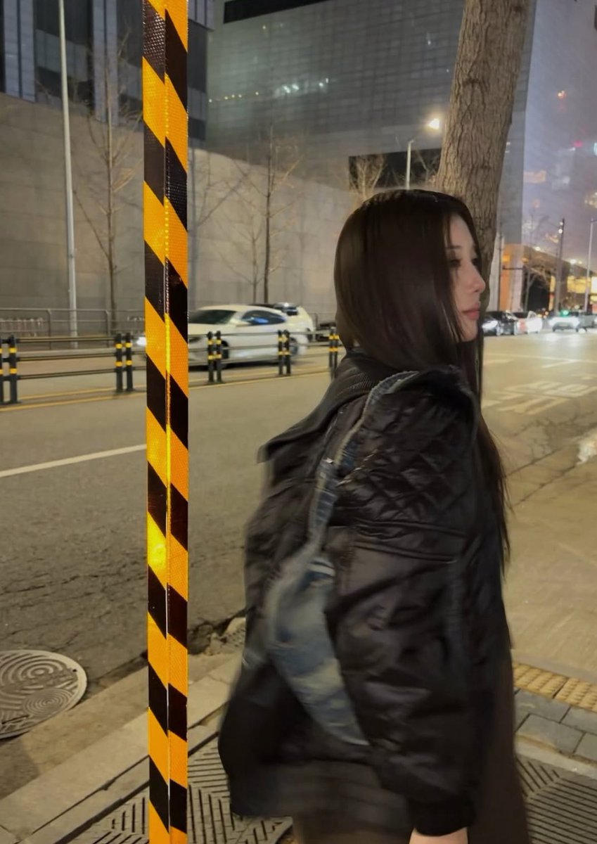 chaenqy's tweet image. chaengy lovers...!! here are the designated hashtags for chaein's birthday :3 

please start using them on Dec 5 12AM KST (Dec 4 7AM PST, Dec 4 10AM EST) 

#/BreatheInWithChaein
#/ForeverOurChaengy
#/채영이는_나를_숨쉬게_해 
(tr: chaeyoung makes me breathe)

thank you!!! &amp;lt;3