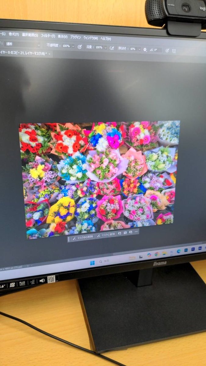 パソコンでモノクロアートの作業中です。綺麗ですね✨ #パソコン