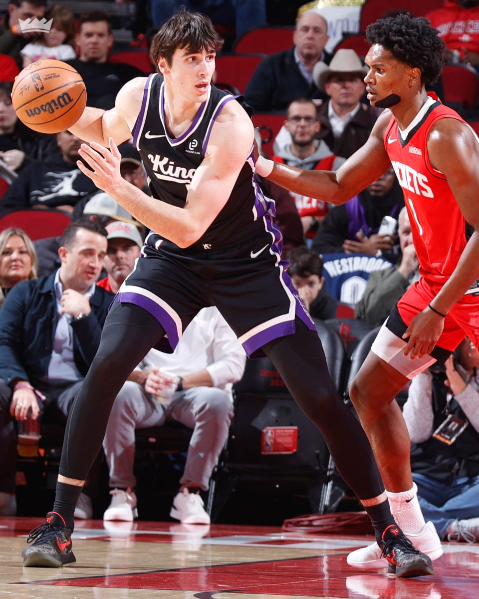 HALFTIME: Kings lead the Rockets 52-51, at the break.
👑 Maxime Raynaud: 14 PTS, 3 REB, 1 AST
👑 DeMar DeRozan: 12 PTS, 2 REB
👑 Russell Westbrook: 8 PTS, 5 AST, 2 REB