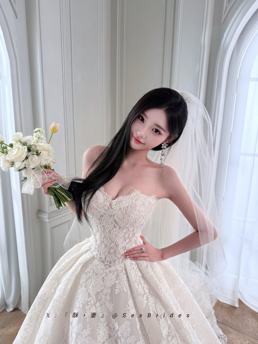 SexBrides's tweet photo. 婚纱裹不住的饱满。『婚纱大胸俏佳人👉@SexBrides』#人妻 #夫妻 #新娘 https://t.co/3nNWXpXO0p
