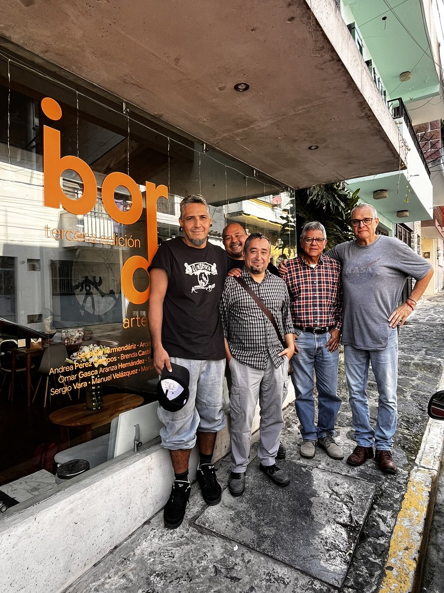 Difícilmente se puede reunir en una sola imagen a tantes xalapeñes ilustres 🤣🤣🤣

Flavia es uno de los espacios que no te puedes perder, especialmente si estás en el Centro Histórico. Aquí, el arte y el café se unen en un espacio acogedor y único.

¡Te esperamos!