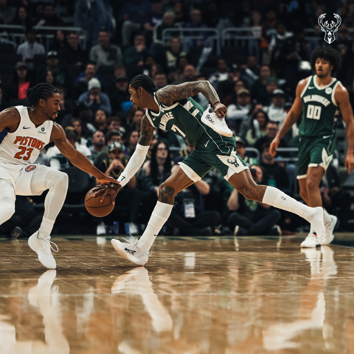 KPJ has a game-high 16 points (and one shoe) at the half.  