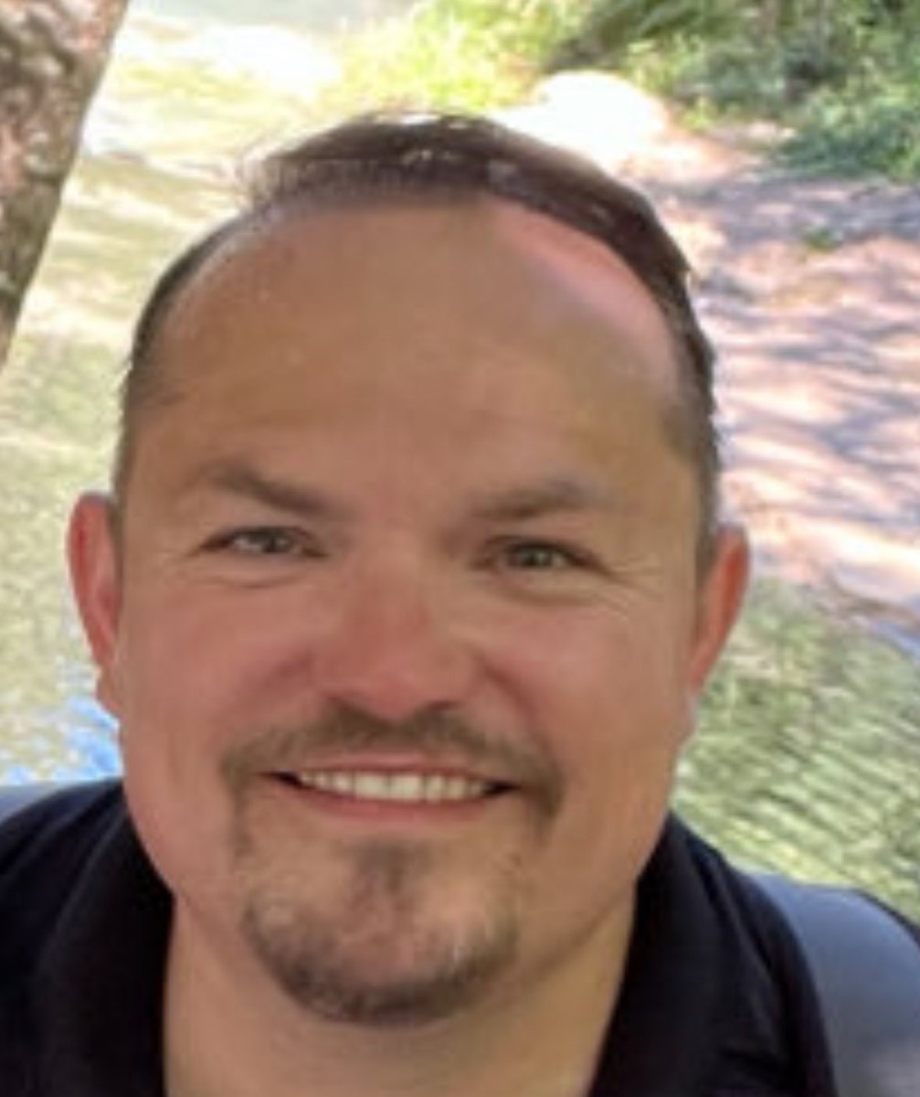 meemeeck's tweet photo. @GeorgeJone20070 @atrupar yo travis that hairline denaturalized hella quick!! https://t.co/LMtJIJg7mX
