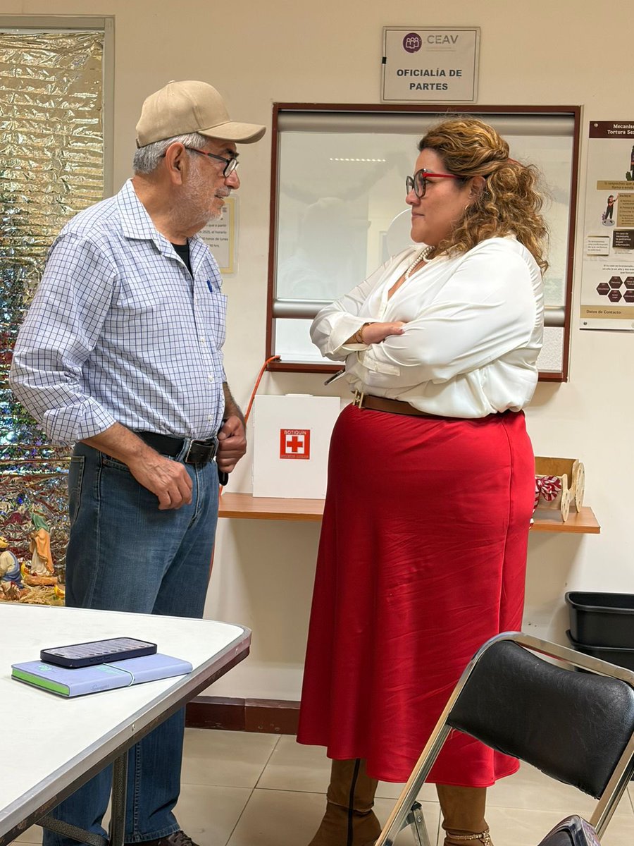 Yuriddhh's tweet image. Tuve la oportunidad de encontrarme con Camilo Valenzuela, a quien reconozco profundamente por su lucha.
Desde la @CEAVmex, reafirmamos nuestro compromiso con las víctimas de la Guerra Sucia, ofreciendo atención cercana y acompañamiento continuo, siempre priorizando su bienestar🫱🏽‍🫲🏼