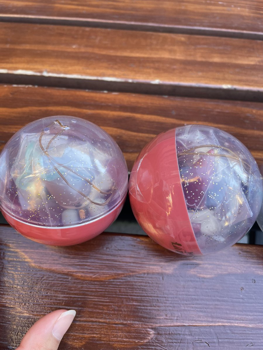 【交換】 ディズニー　クリスマス　リルリンリン　カプセルトイ

【譲】茶、赤

【求】水色、白

本日、ディズニーシーパーク内にて交換可能です。
お心当たりのある方はDMまでよろしくお願いいたします。

#tdr_trade