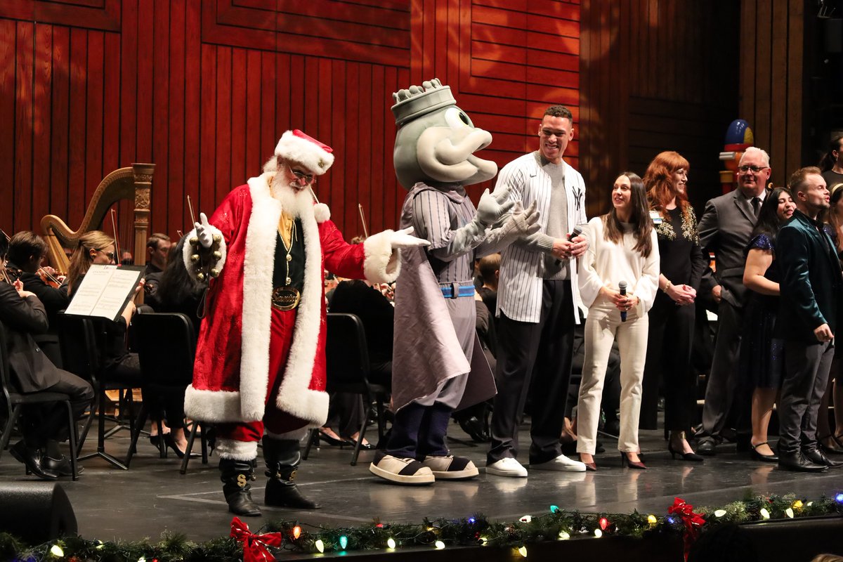 TampaTarpons's tweet photo. The most wonderful time of the year!🎶🎅
A morning wrapped in seasonal magic, song &amp; dance at The Annual New York Yankees &amp; Steinbrenner Family Holiday Concert @StrazCenter 

✨Festive joy from Aaron &amp; Samantha Judge, Santa, The Florida Orchestra &amp; King Ripple! https://t.co/NUYePMhs1k