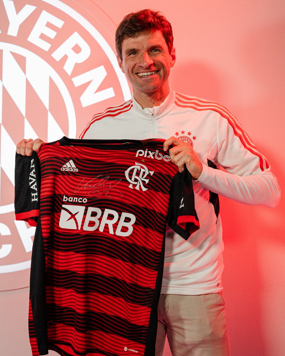 FCBayernBR's tweet image. É isso mesmo...toda a semana tem taça agora? 🤯

Parabéns pela conquista do Brasileirão, @Flamengo! 🏆🇧🇷