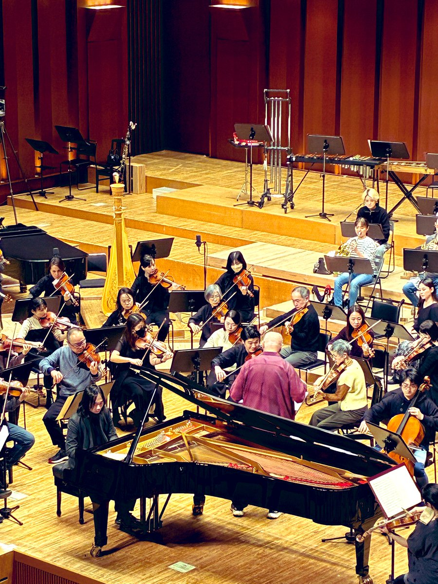 昨夜のご来場、ありがとうございました。
約8年ぶりのアクロス福岡シンフォニーホールでの演奏は、ポリャンスキー氏指揮の九州交響楽団の皆様との充実した時間でした。終演後には、来年度共演予定の太田弦さんとの嬉しい再会も😌
明々後日は舞鶴にてラフマニノフ2番です！facebook.com/share/p/1BMzsA…