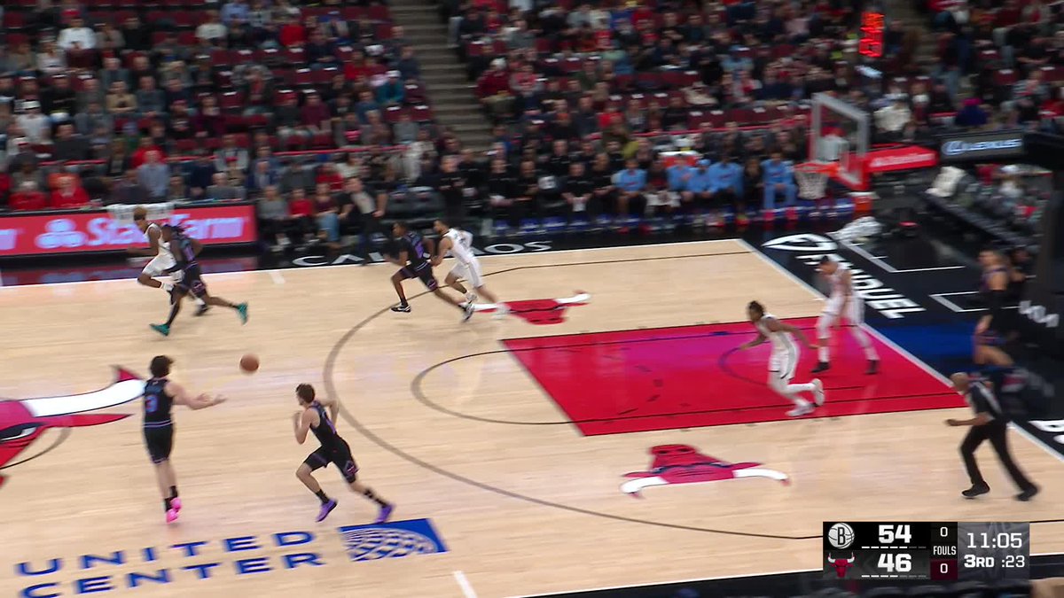 Giddey ➡️ Julian gets the second half going

@ju1ianphillips | @CHSN_Bulls 