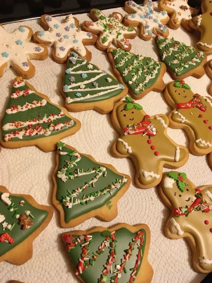 sunshifl0wer's tweet photo. I bake cookies  for my special person https://t.co/R96QDRUuPc