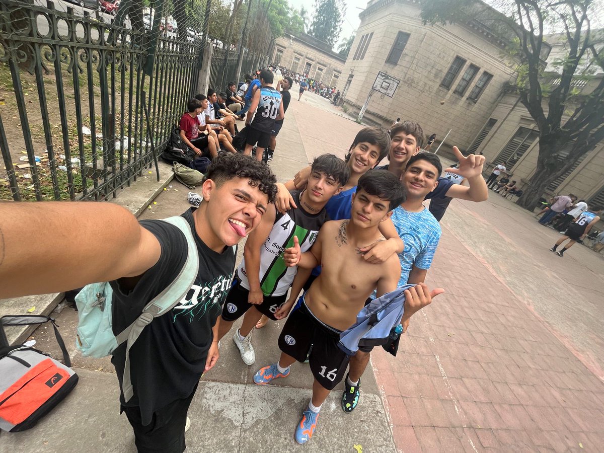 Peladoob2's tweet photo. ya soy promo, pero yo todavia sigo con esta banda que me enseño a vivir https://t.co/tfAThZsAM5