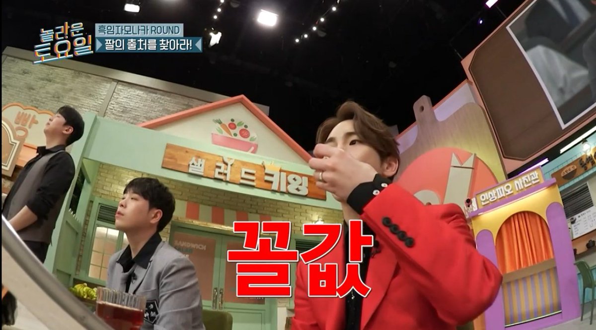 시위뽕차서 응원봉들고 다만세부르고 먹방하고 남정치인 강강술래 태우고 다른 여자 얼평하고 몸평하며 록페인지 시위인지 모를 암튼 그거한 결과
여가부폐지
남성역차별공식화ㅋ
포괄적 차금법
성중립 화장실
버닝썬비서관
장경태ㅋ
김현지ㅋ
동덕여대 좆망
경제좆망
관세폭등
환율폭등
유가폭등