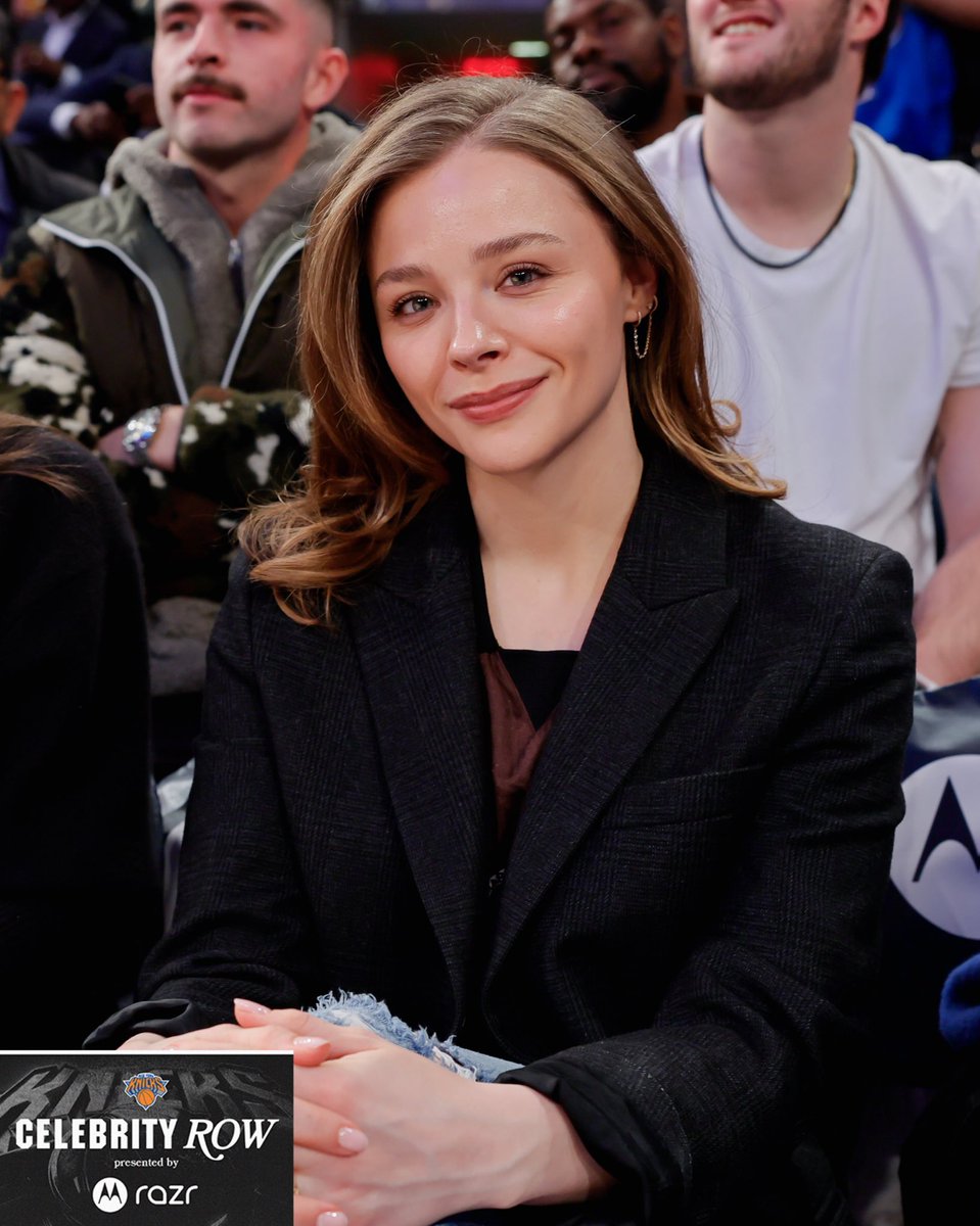 heyyyy @ChloeGMoretz 👋