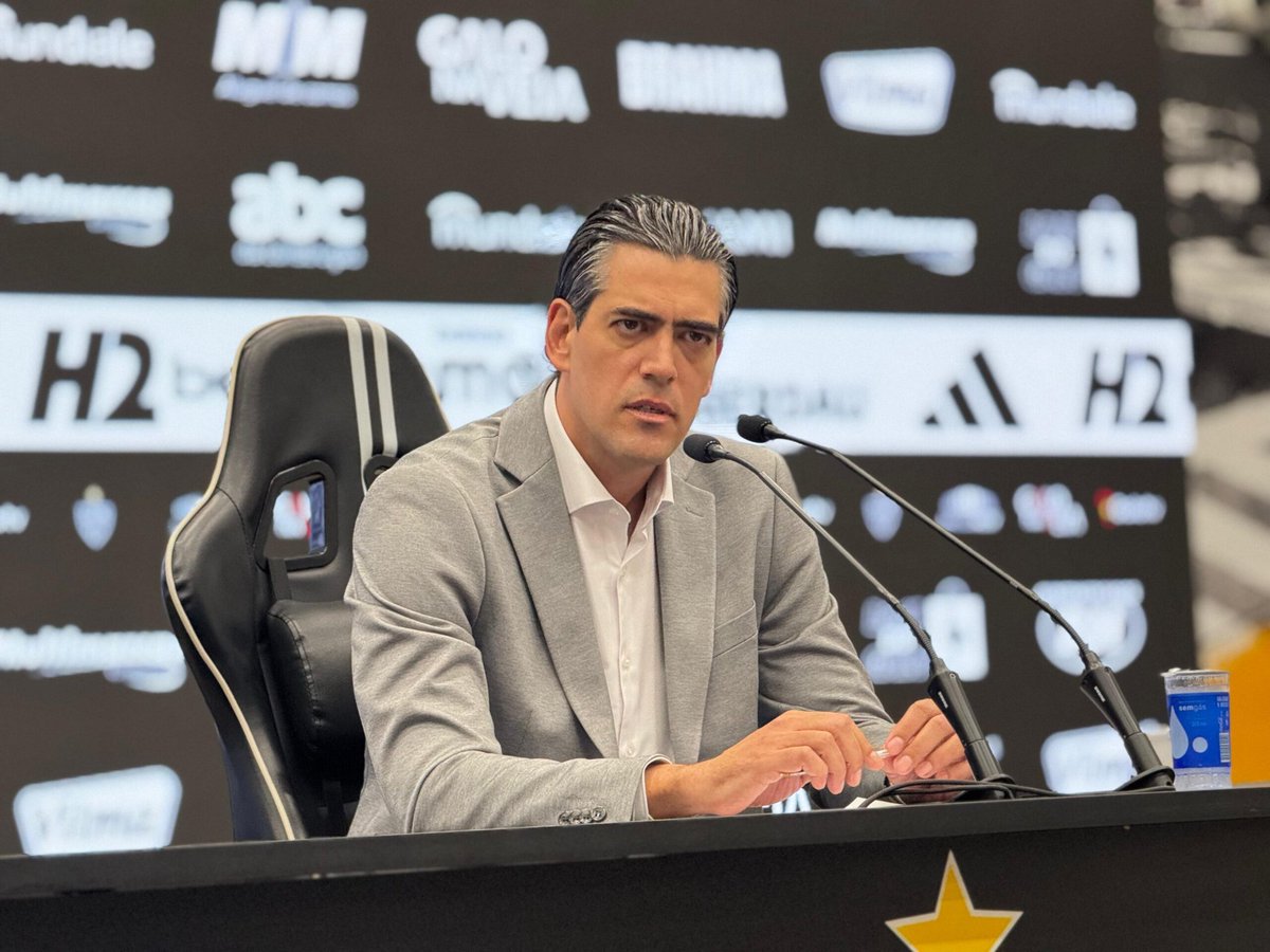 Falagalo13's tweet photo. 🚨 Paulo Bracks coleciona fracassos no Brasileirão em seus últimos trabalhos.

Vasco: 12° lugar
Galo: 13° lugar
Santos: 15° lugar
Internacional: 18° lugar

#FalaGalo | 🗞️ @CentralDoCAM https://t.co/NzV6iuCApX