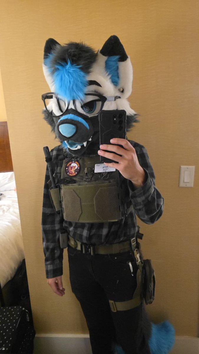 I miss Furpoc. Was so much fun wearing my gear with other people