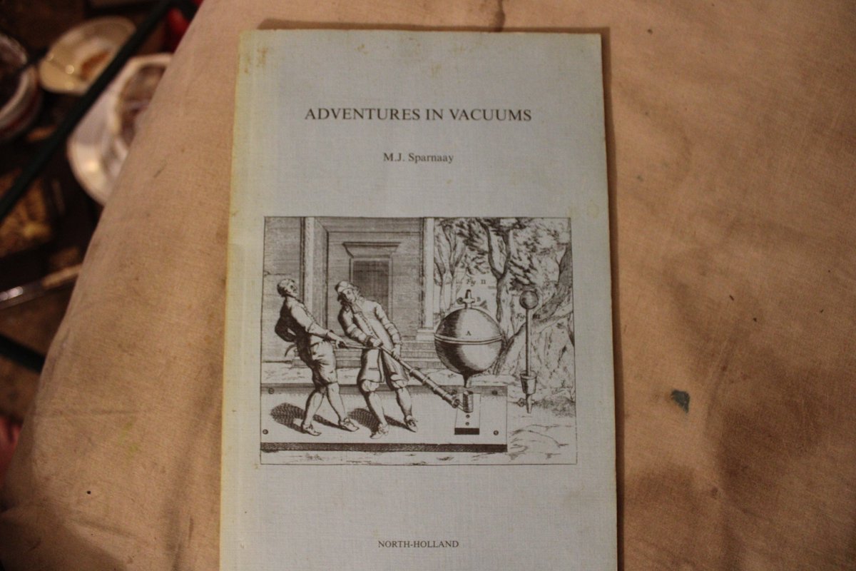 docsanderson's tweet image. #Scientists #Chemistry #Weather  #RareBooks @danpeckwx i have an unbelievable Collection of The History of #Meteorology Daniel. @Ginger_Zee Your Highness, They are Priceless. @Nature another one of my 1st Editions Mags. #Demonology #HorrorVacui Lelon