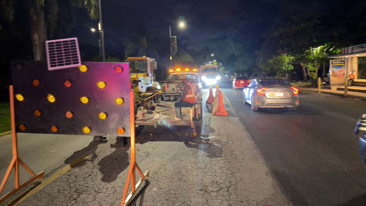 #AvisoVial 🚨
Conductores, se confina un carril por trabajos de repavimentación a la altura del kilómetro 7 del bulevar Kukulcán, dejando un carril para el flujo vehicular, en dirección al centro. 

Los trabajos están programados para concluir a las 4:00 horas de este jueves. 🚧