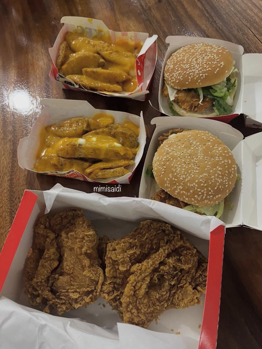 theothermimi_'s tweet photo. Beli KFC Zinger Burger &amp; Cheezy Wedges harga 0.12 sen jeeee. Punya murah rasa macam nak beli hari2 🤣🤣 https://t.co/V4kM2SYWdn