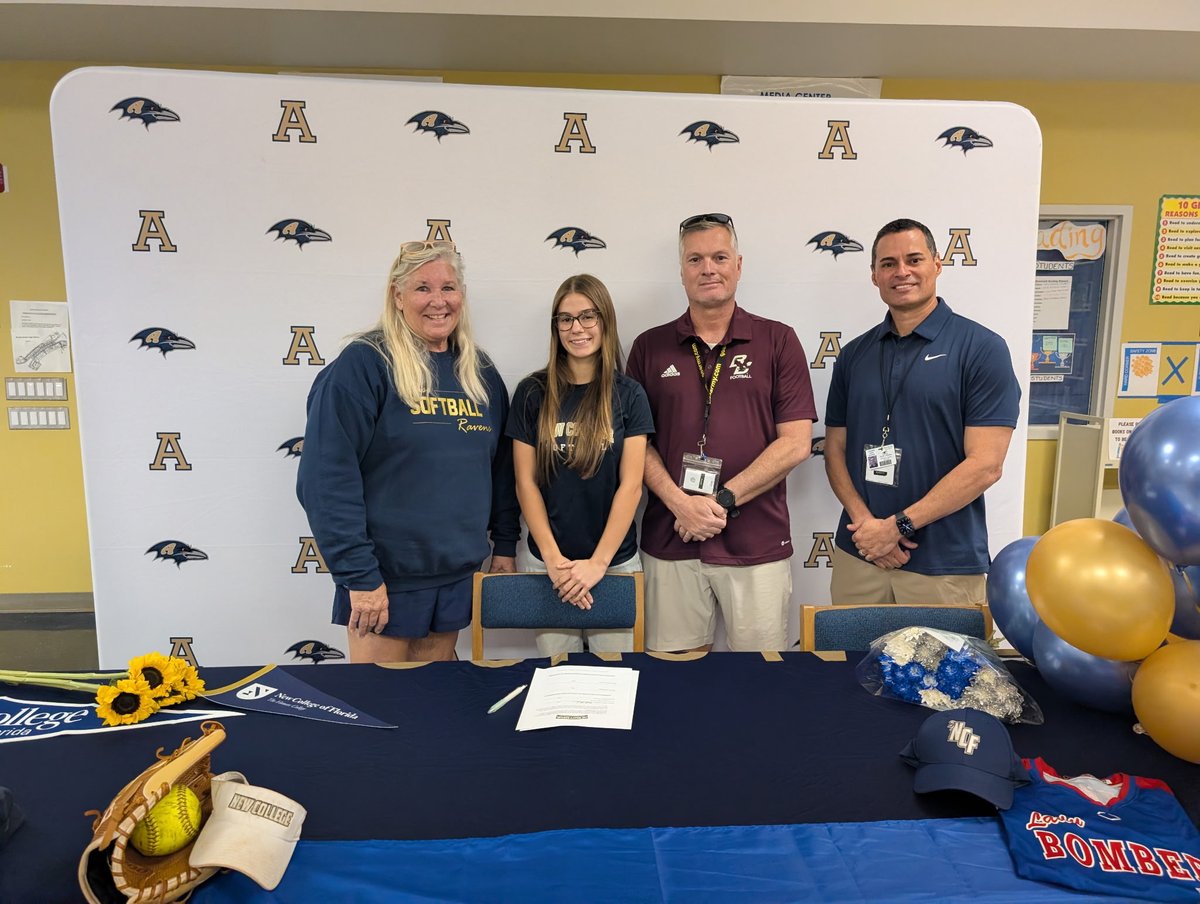 belle_ellerbee's tweet photo. Officially a Banyan! 🌳 @CorbinWeeks @Shy_Blake @ncfbanyanssb @BombersSantiago https://t.co/Q1CChXfDqR