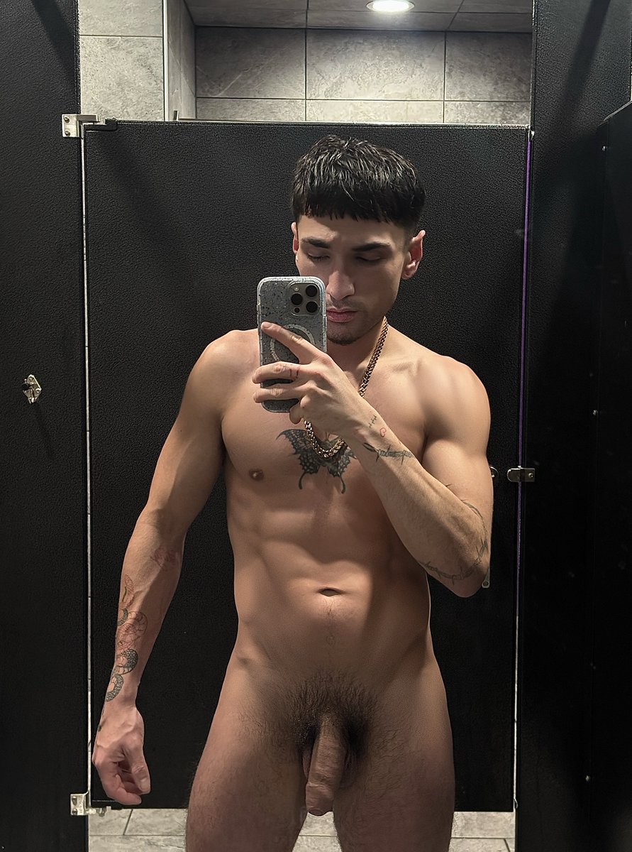 meet me in the locker room? 💦