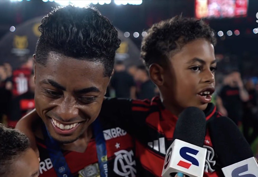 samengo_ofc's tweet photo. - papai campeão de novo, o que vc tem a dizer?
- vai ser difícil, mas acho que da pra ganhar do PSG.

Filho do BH é pouca festa e muito trabalho slc, quando eu crescer quero ser assim https://t.co/ICsisyuwmT