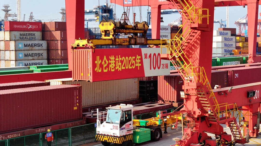 cydf528's tweet image. #Ningbo Zhoushan #Port&apos;s Railway #Terminal Becomes China&apos;s First to Handle One Million #Containers Annually.
#beilun #ningbozhoushanport