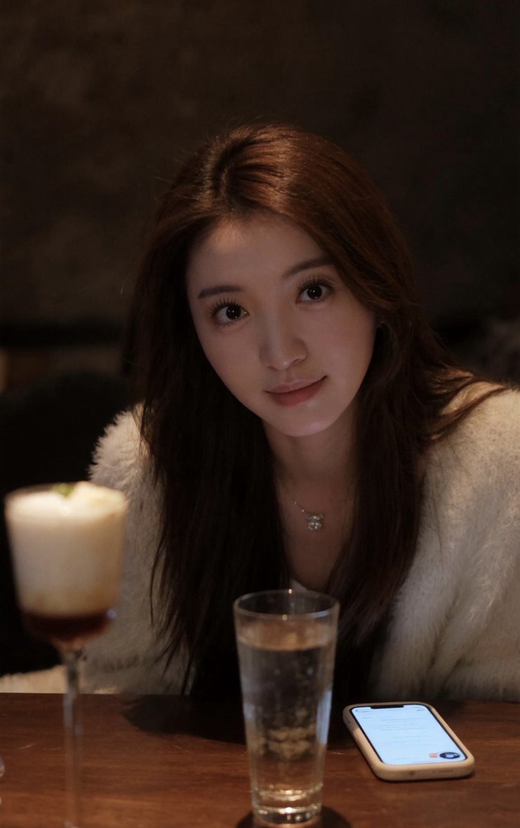 戒色第 40 天了，也已经 40 天没舌吻了。
看到大家迪拜之行里疯狂舌吻的样子…我真的 羡慕到不行。

来聊聊：
你上一次舌吻的有趣经历？或者你最想舌吻的对象是谁？

我先说我的——
我最想舌吻的对象是 <a href="/niuniu255431/">周期手牛牛（11月休息）</a> 😭😭
（真的，这哥身上有一种无法解释的魅力……）

从评论里挑最有趣的人，抽 1