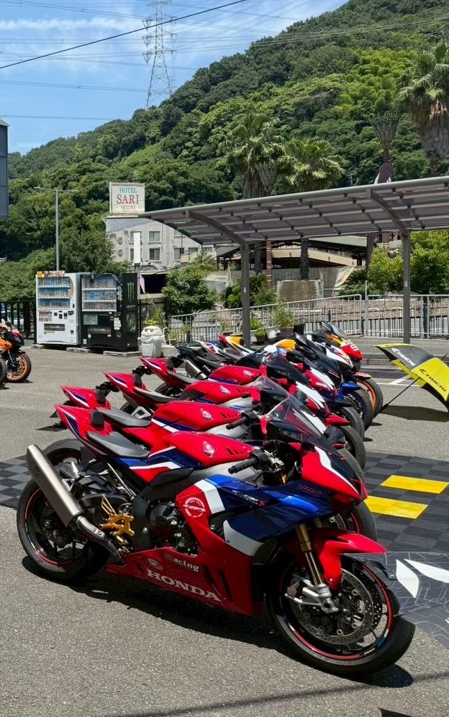 99rr_r45018's tweet photo. 12月7日(日)のCBR1000RR-Rプチミーティング楽しみすぎる
#CBR1000RRR
#セントリ
#トリプルアール
#タイチフラッグシップストア
#MIERACING
#10時~13時 https://t.co/VKDTdkKz6J