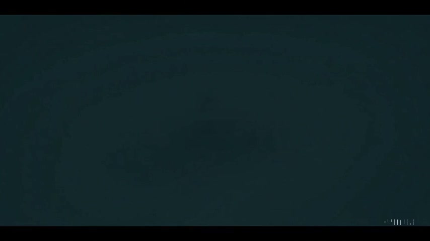 Degisen ufkun uzerinde, sakin ruzgarlar?n anlam tas?d?g? s?cak bir an? yukseliyor.