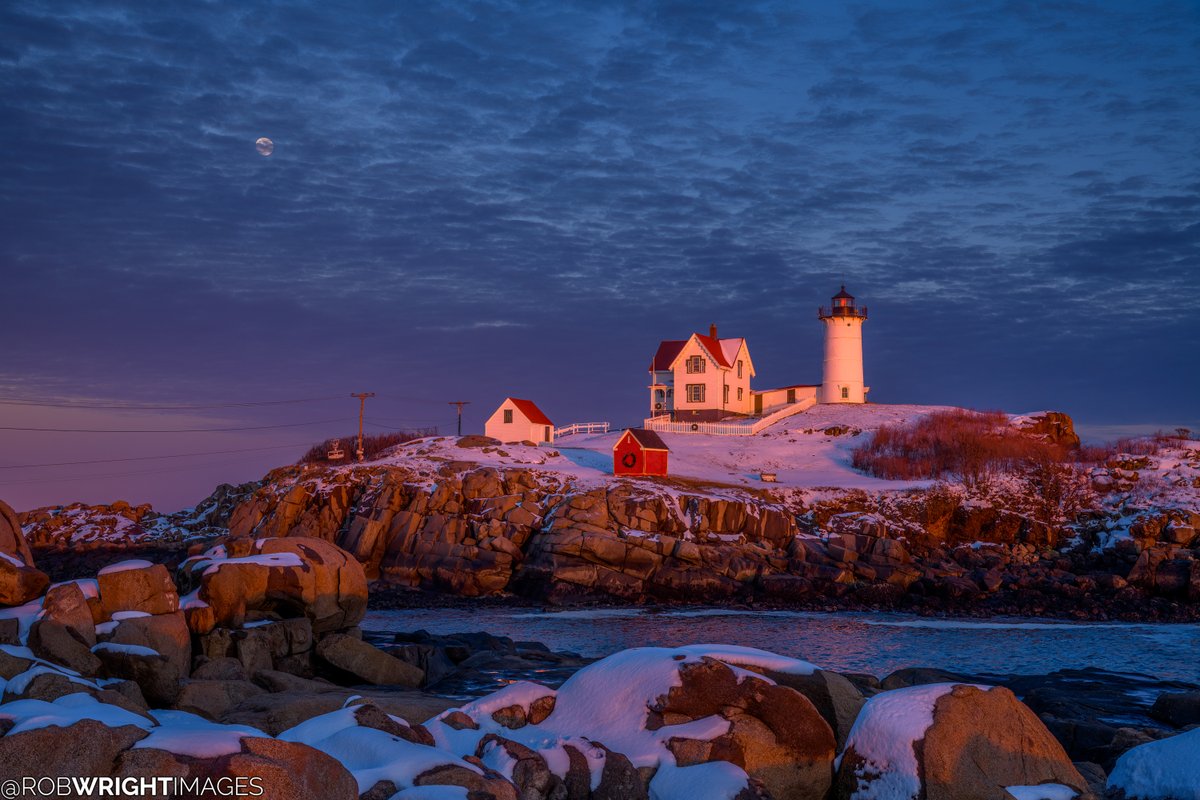 RobWrightImages's tweet image. Got my money's worth and then some at the snow-covered Nubble Lighthouse tonight, from golden hour through dark with a bright nearly-full moon.
--
December 3, 2025
York Beach, Maine