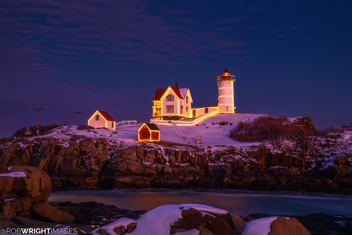 RobWrightImages's tweet image. Got my money's worth and then some at the snow-covered Nubble Lighthouse tonight, from golden hour through dark with a bright nearly-full moon.
--
December 3, 2025
York Beach, Maine