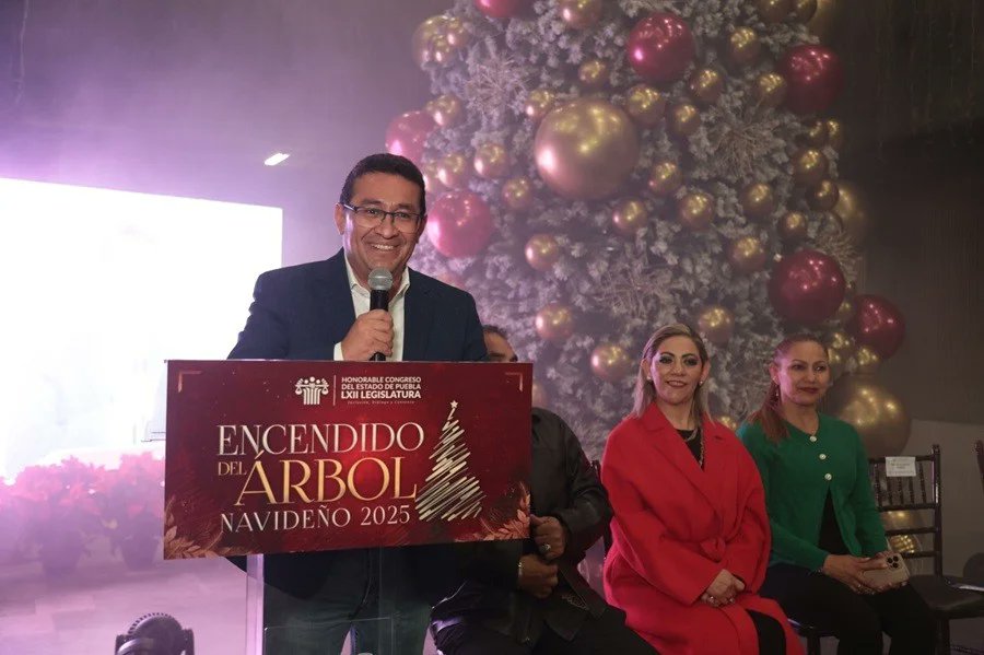 #Puebla Destacan fraternidad y convivencia en el encendido del árbol navideño del <a href="/CongresoPue/">H. Congreso de Puebla</a> 

Nota  tinyurl.com/2dj2otrh

<a href="/SoyPavelGaspar/">Pavel Gaspar Ramirez</a>