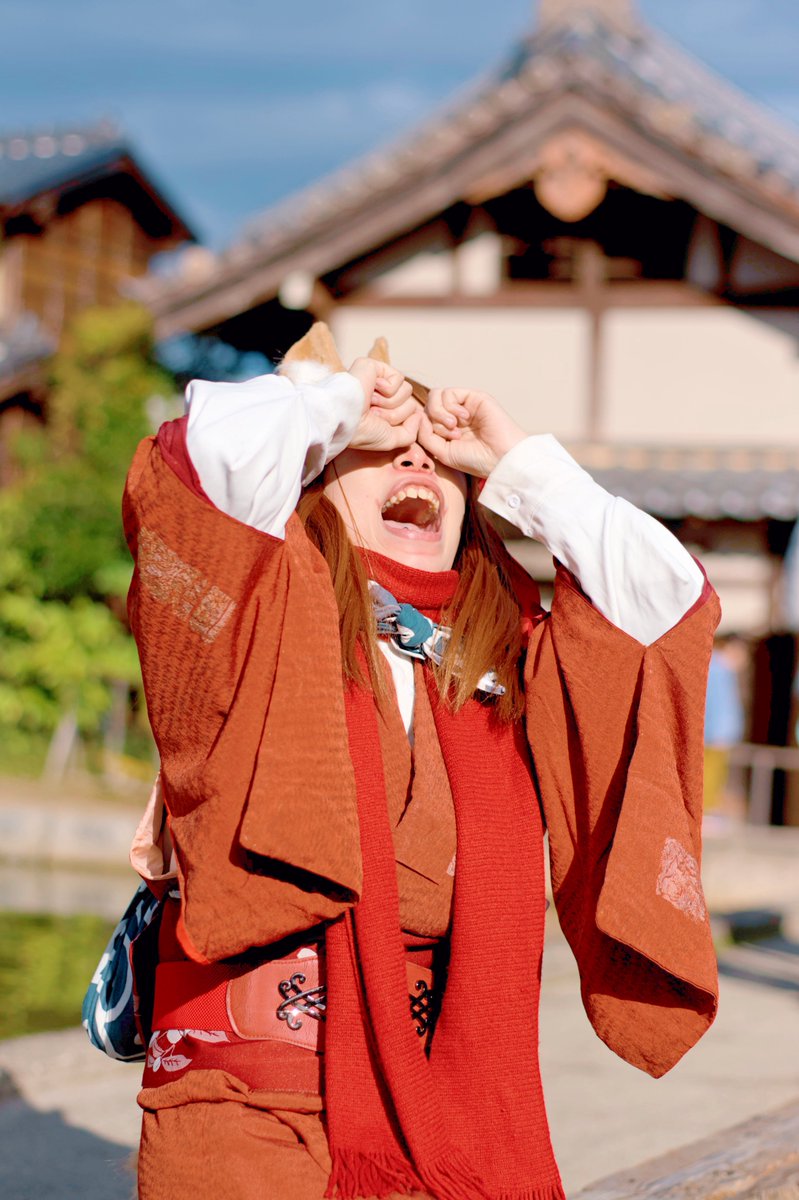 【創作妖怪/下級狐のコン】

中の人「ほら、お家帰るよ」

コン「やだーーーーーーーっ！！

　　　アタイまだ此処にいるーーっ！！」

Photo:<a href="/Ktanel/">小林タネル</a> 様
#太秦映画村
#怪々YOKAI祭
#怪々yokai祭2025