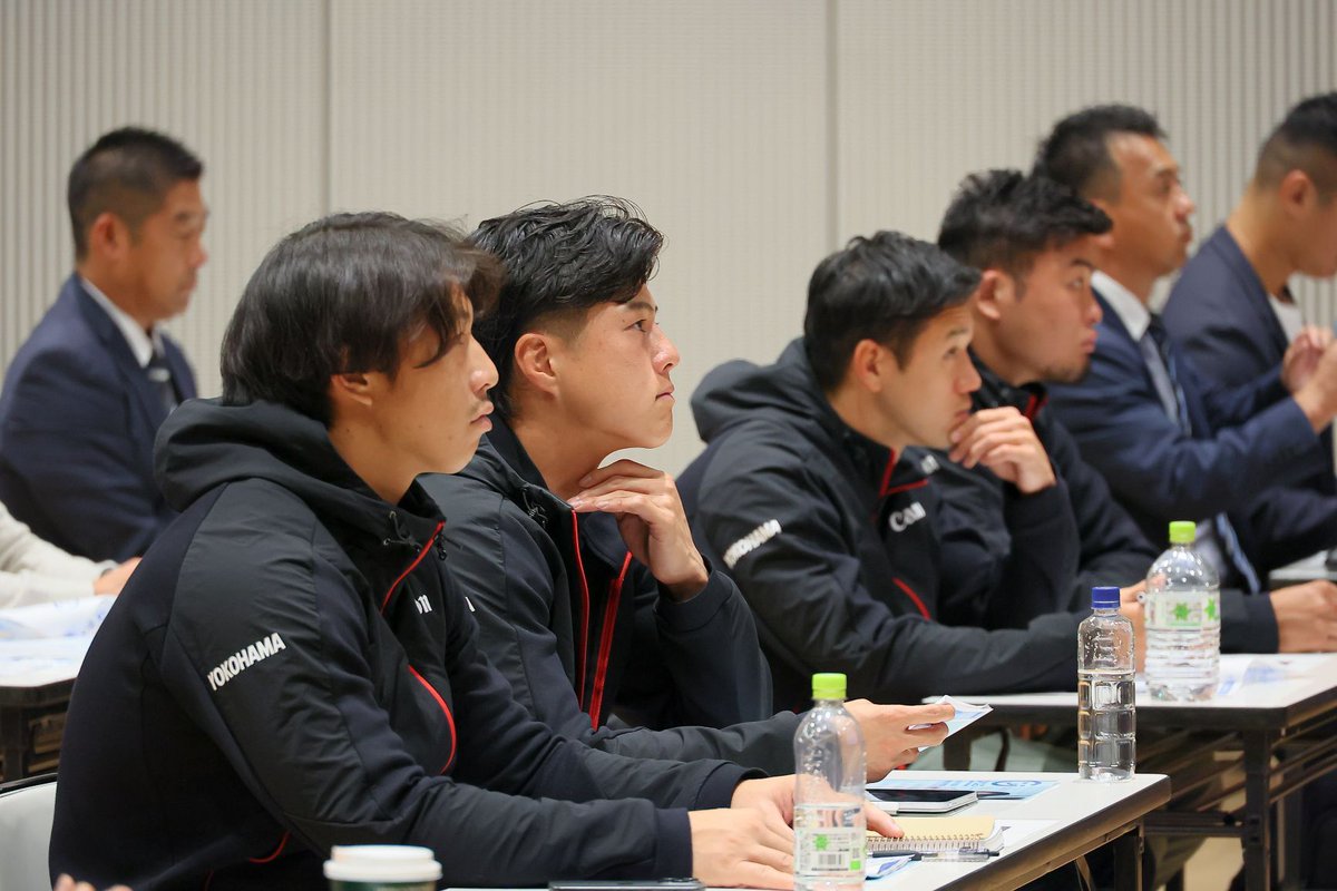 mufgbk_official's tweet image. MUFGは、JAPAN RUGBY LEAGUE ONEに所属するラグビー選手向けの「金融経済セミナー」を開催しました。
セミナーでは、金融経済教育推進機構（J-FLEC）をお招きし、「将来に向けて知っておきたいお金の話」について講義いただきました。

#MUFG #リーグワン #金融経済教育