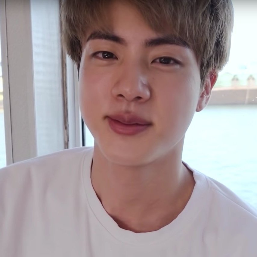 JessiJinnie's tweet photo. Happy Jin Day my love~ @BTS_twt #진 #Jin #찐생일ㅊㅋ #공손한손이귀엽진 #의젓아기쑥쑥커서맏형이됐진 https://t.co/GFKLPn2PQ9