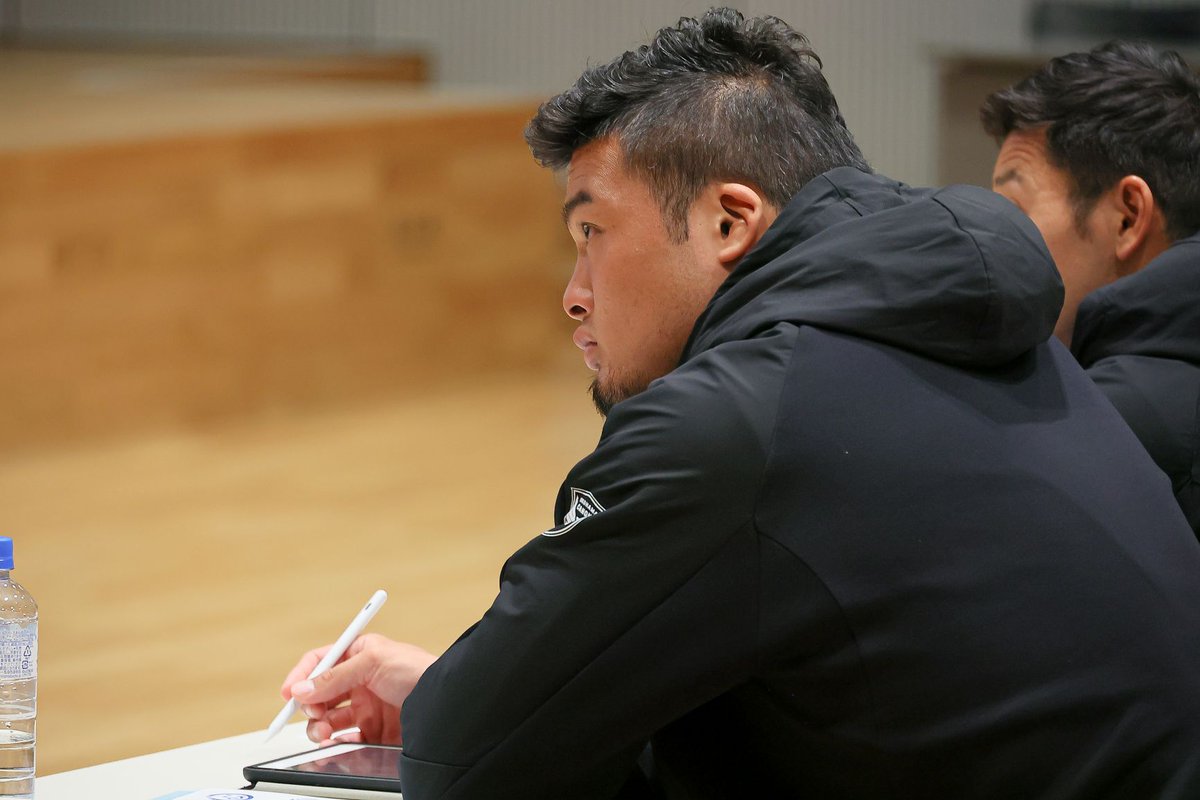 mufgbk_official's tweet image. MUFGは、JAPAN RUGBY LEAGUE ONEに所属するラグビー選手向けの「金融経済セミナー」を開催しました。
セミナーでは、金融経済教育推進機構（J-FLEC）をお招きし、「将来に向けて知っておきたいお金の話」について講義いただきました。

#MUFG #リーグワン #金融経済教育