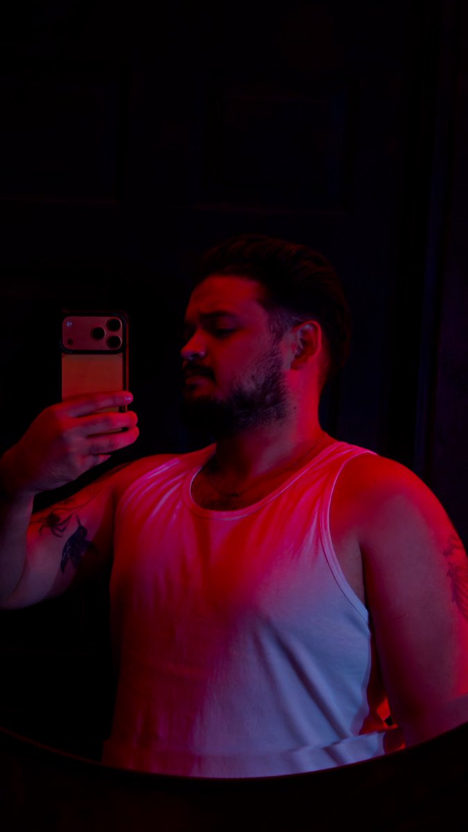 Solo a las fotos que subo sin ropa le dan like 👹