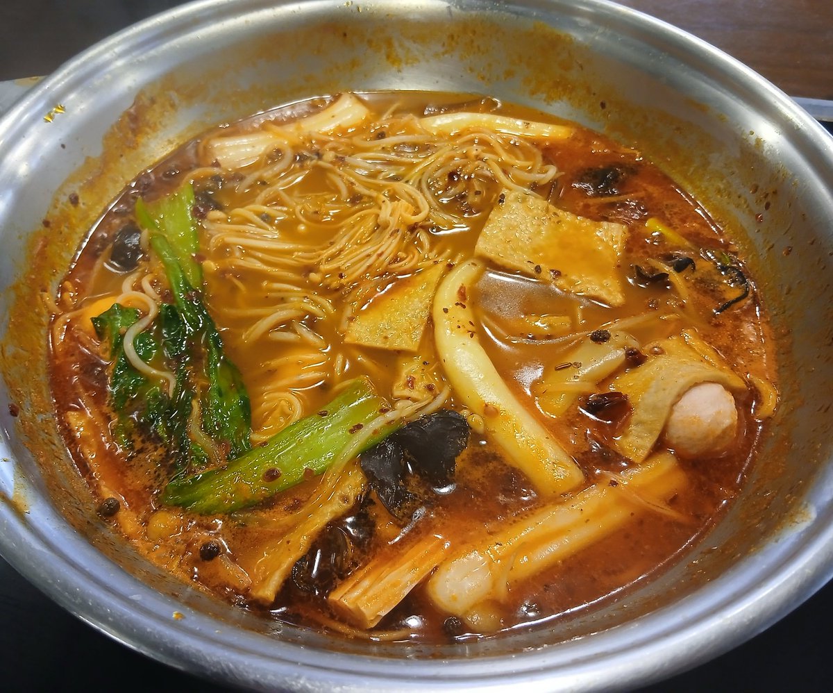 podogrape_'s tweet photo. 두��� 훠거 먹으러 왔는데 개맛있음 근데 생각보다 맵지 않아서 갠적으로 마라 훠거는 마2 훠1이 아니라 마2 훠2,3 으로 해서 먹는 게 훨 맛있는듯 https://t.co/zyWc48bROi