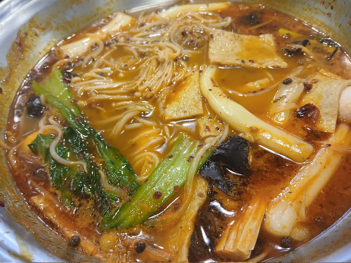 podogrape_'s tweet photo. 두��� 훠거 먹으러 왔는데 개맛있음 근데 생각보다 맵지 않아서 갠적으로 마라 훠거는 마2 훠1이 아니라 마2 훠2,3 으로 해서 먹는 게 훨 맛있는듯 https://t.co/zyWc48bROi