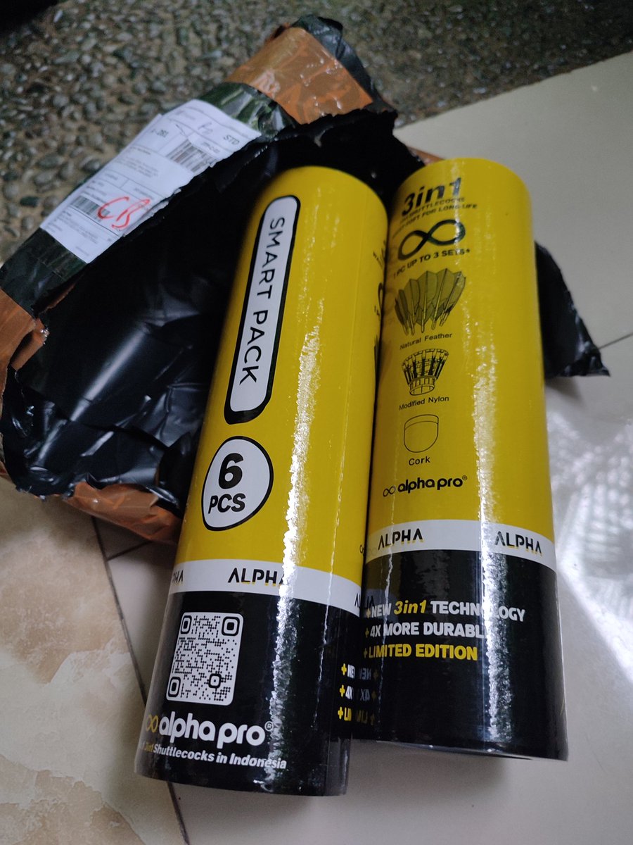 agherry's tweet image. Baru kejadian, beli shuttlecock 2 Slop Alpha X isi 12. Yang di kirim shuttlecock 2 Slop Alpha X isi 6. Sudah mengajukan komplain pengembalian dana sebagian, ditolak. Deskripsi sebelum beli isi 12, setelah pengajuan komplain, diganti 6. Chat ke ke Seller dijawab AI. @ShopeeID