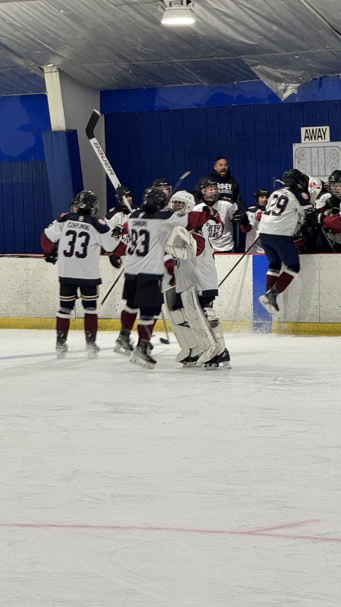 GaryConnors27's tweet photo. Big win for Lacey/Barnegat Ice hockey on the road to open the season against Ocean! 4-3!  LETS GO!
@bengalpride67 https://t.co/3oEBPCDUst