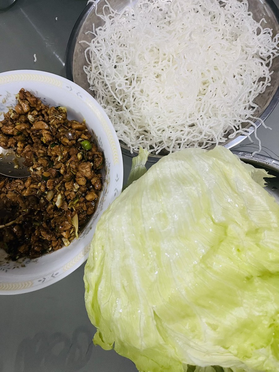 PF Chen lettuce wraps 🥬 
Gracias al empleado, se lució como siempre!
