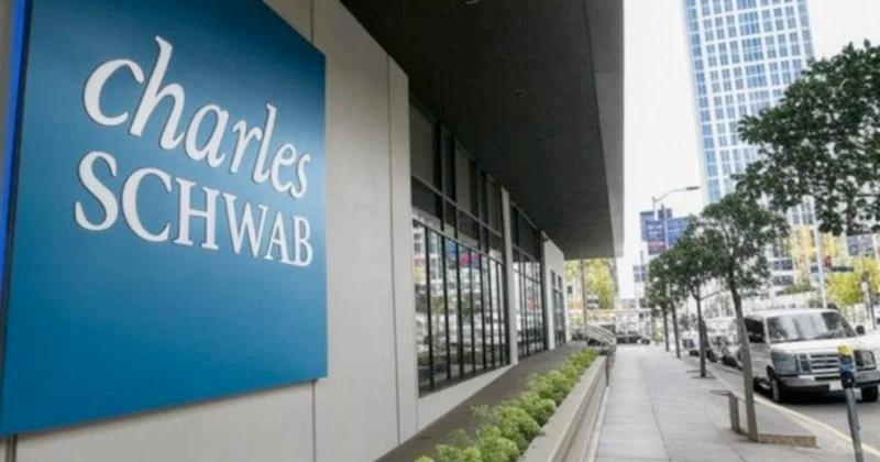 trinhttth77's tweet photo. CHARLES SCHWAB ĐẨY MẠNH KẾ HOẠCH THAM GIA CRYPTO 2026
Charles Schwab dự kiến ra mắt giao dịch spot Bitcoin và Ethereum vào nửa đầu năm 2026 và cũng đang xem xét phát hành một stablecoin.  👀 https://t.co/q2GXUafaTp