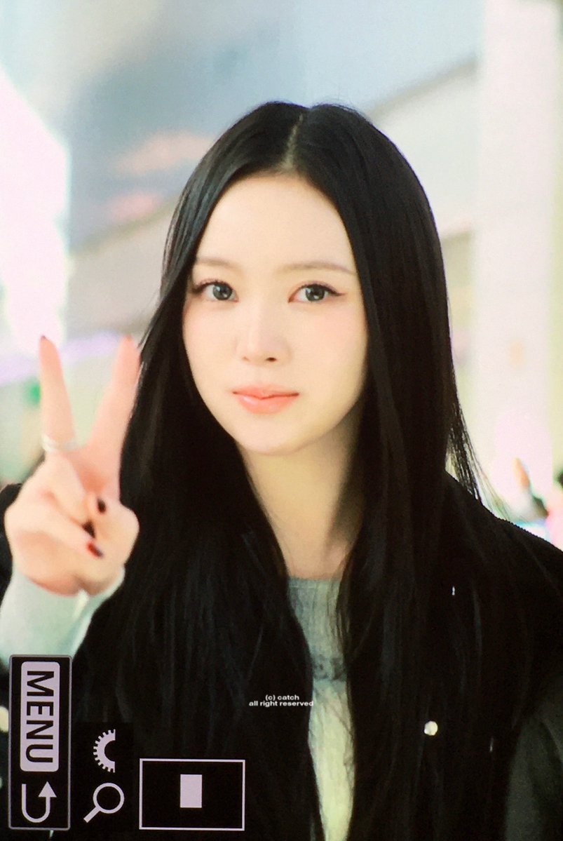 narin_0815's tweet image. 251204 인천공항에 초미녀 고양이 등장🐈‍⬛😍
#나린 #NARIN #미야오 #MEOVV 
@official_meovv @MEOVV_talk