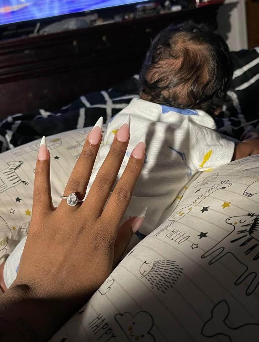 layxsnv's tweet image. Can&apos;t wait to post a picture like this and LOGOUT  🤭😂