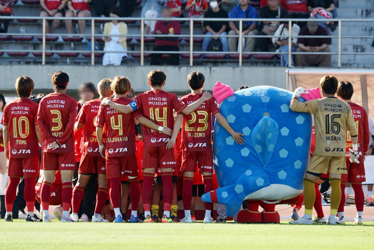 0_nejii_0's tweet image. 2025.11.29
【1/2】
久弥さん、今日の #ジンベーニョ はいつもと違うよ。どこに手を置きます？と待機してたら、そう来たか😌
（写真はタップして見ていただきたいです）

#FCRYUKYU
#佐藤久弥 選手