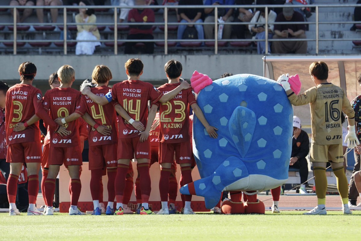 0_nejii_0's tweet image. 2025.11.29
【1/2】
久弥さん、今日の #ジンベーニョ はいつもと違うよ。どこに手を置きます？と待機してたら、そう来たか😌
（写真はタップして見ていただきたいです）

#FCRYUKYU
#佐藤久弥 選手