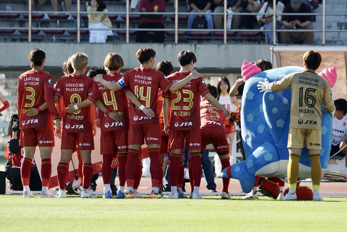 0_nejii_0's tweet image. 2025.11.29
【2/2】
そして #ジンベーニョ 撤収をアテンドする久弥さん定期😌
（写真はタップして見ていただきたいです）

#FCRYUKYU
#佐藤久弥 選手