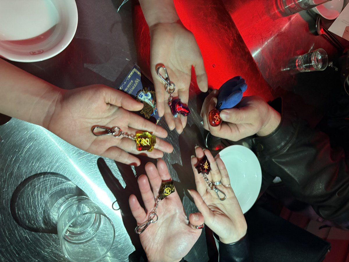 어제 카페크리스타리움 에테르라이트 귀환지점 설정찍어두고 부대원모임 다녀왔다네요 ~_~